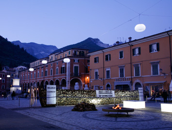 under a white sky – Carrara 2010